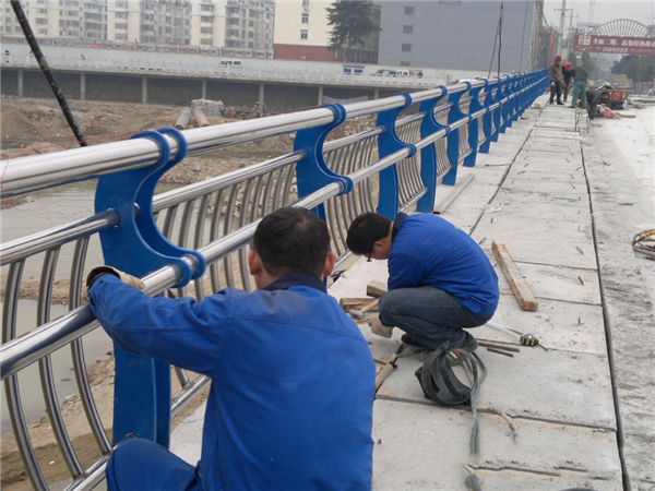 十堰不锈钢河道护栏的特性及其在城市景观中的应用
