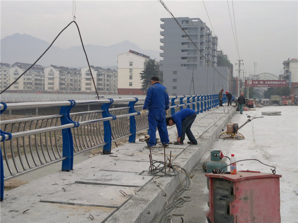 十堰不锈钢复合管护栏常见问题及解决方案